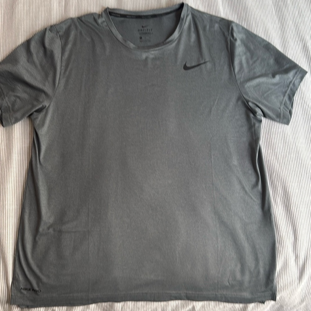 Nike Pro Dri Fit Activewear for Men 
Size XL
Like New